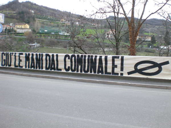 Gi le mani dal Comunale