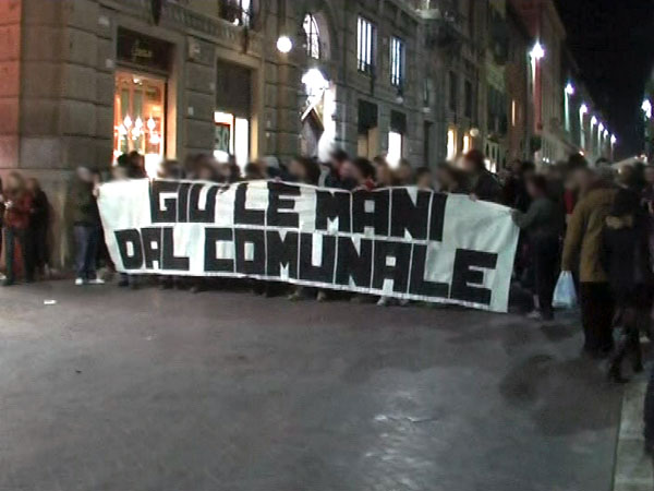 Gi le mani dal Comunale